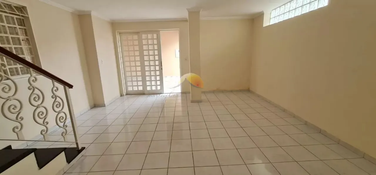 Foto 3 de Casa de 3 quartos (1 suíte) com escritório e área de churrasco, Medicina