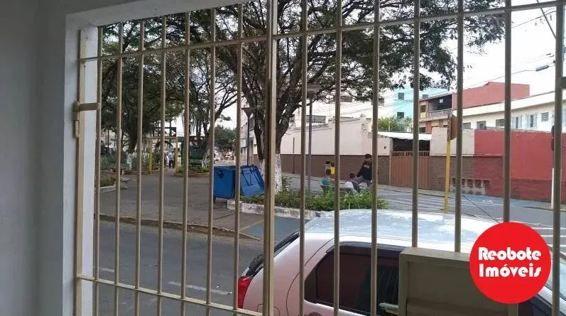 Foto 8 de Casa de 3 quartos com quintal, boa para escritório, Centro