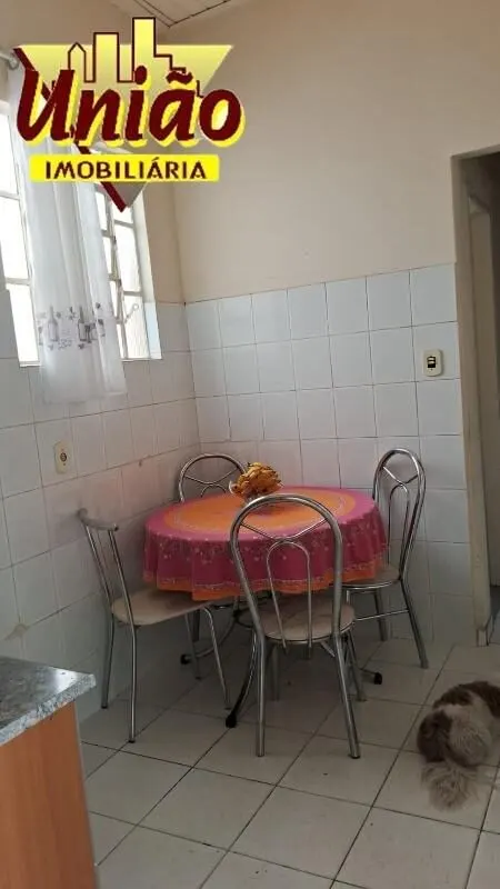 Foto 2 de Casa de 3 quartos (1 suíte) com quintal, Centro