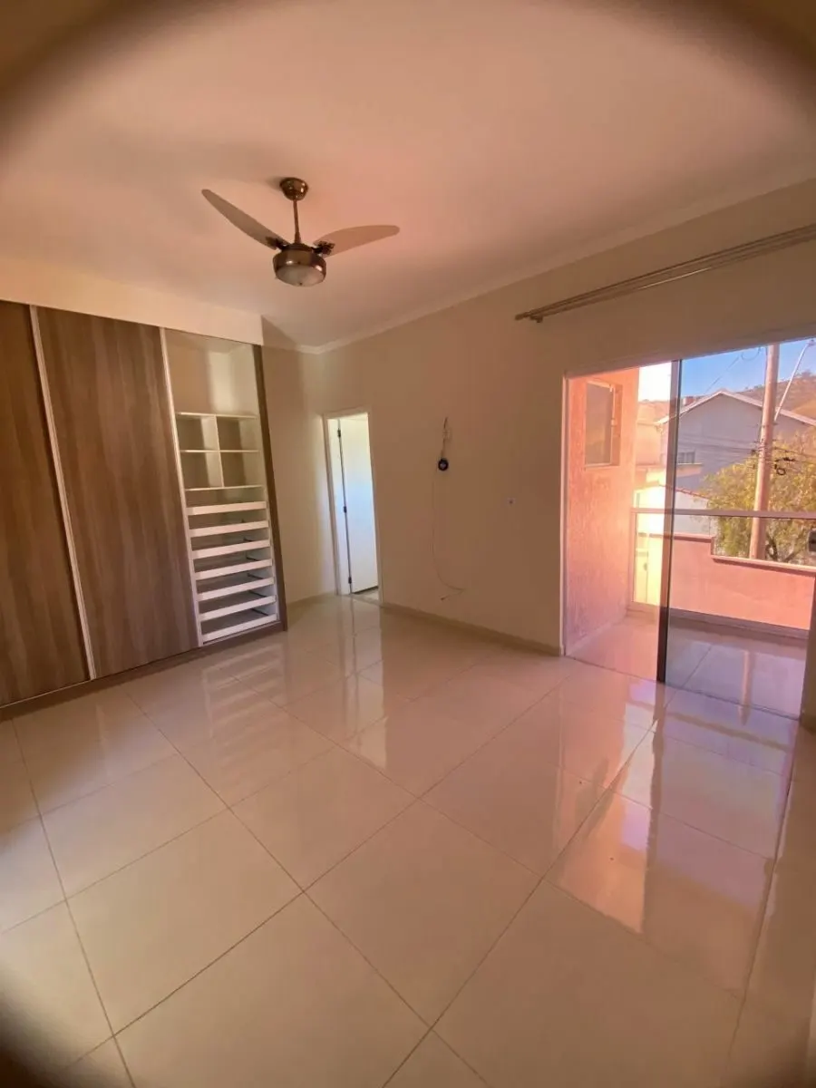 Foto 3 de Casa sobrado de 3 quartos (1 suíte) com área de churrasco, Jardim Eldorado