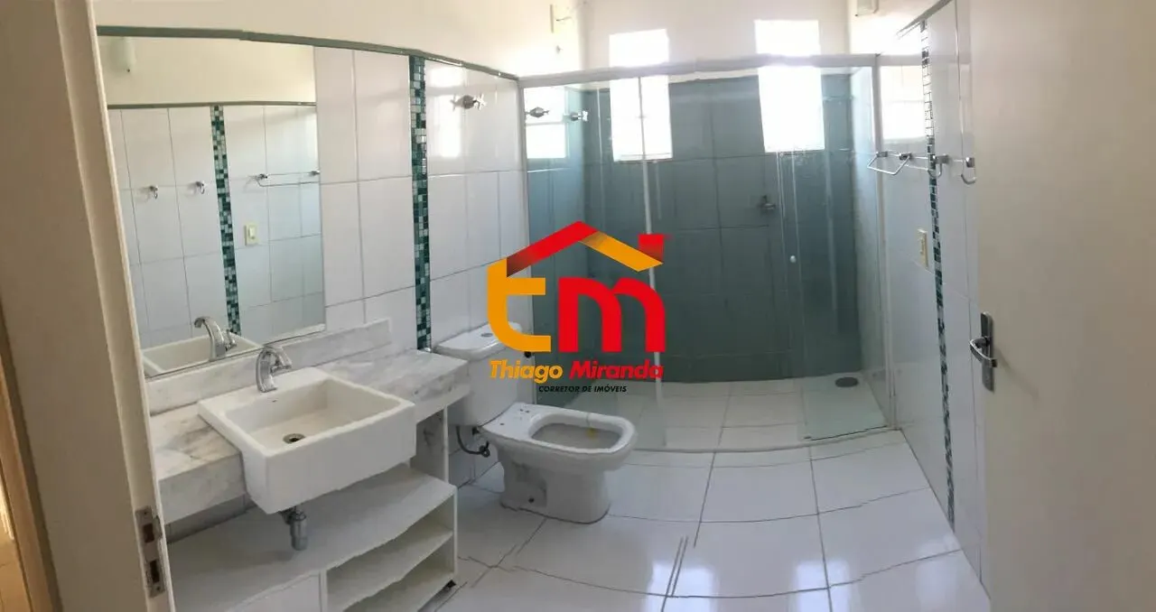 Foto 2 de Casa de 3 quartos (1 suíte) com 3 vagas, Pinheirinho