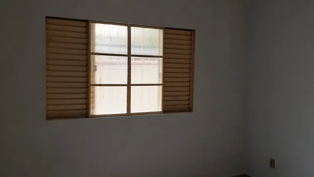 Foto 1 de Casa de 3 quartos (1 suíte) com garagem, Medicina