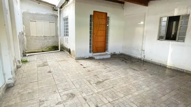 Foto 1 de Casa de 3 quartos com 2 vagas, precisa de reforma, Vila Poddis