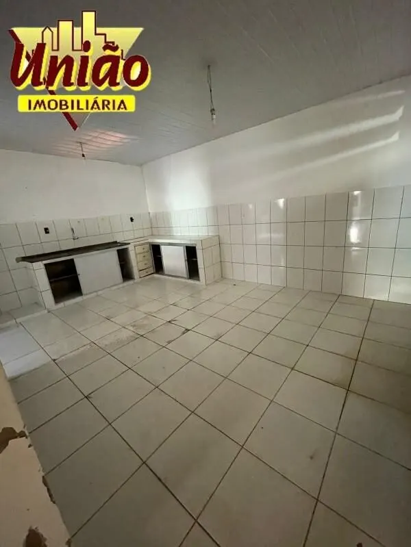 Foto 2 de Casa de 3 quartos com 2 vagas, precisa de reforma, Vila Poddis