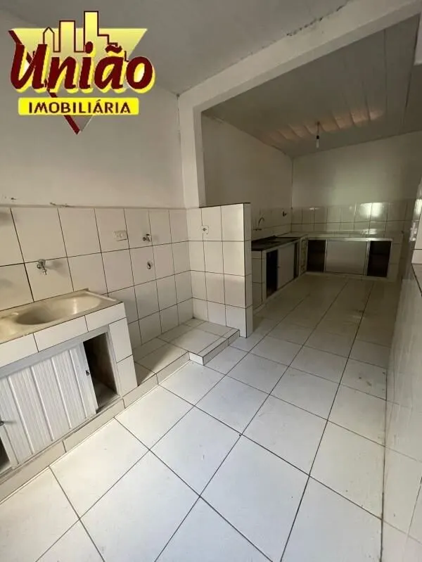 Foto 3 de Casa de 3 quartos com 2 vagas, precisa de reforma, Vila Poddis