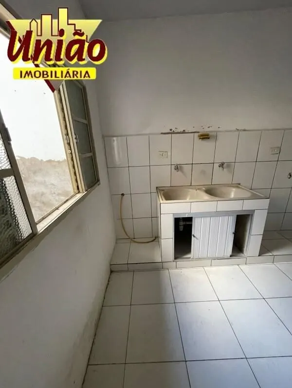 Foto 5 de Casa de 3 quartos com 2 vagas, precisa de reforma, Vila Poddis