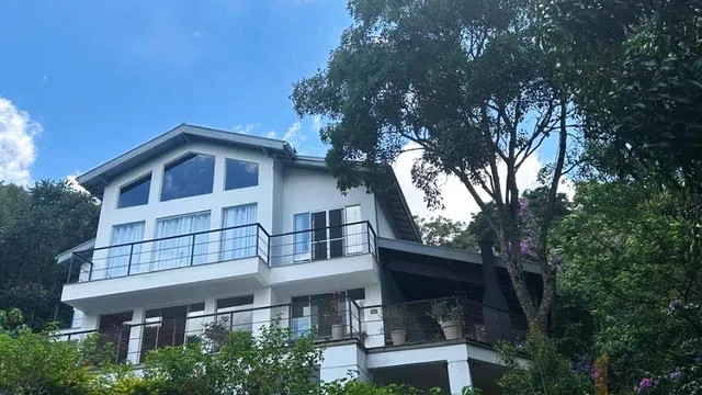 Foto 1 de Casa de 3 suítes em condomínio rural, terreno de 3.216 m² com vista para a serra, Mato Dentro