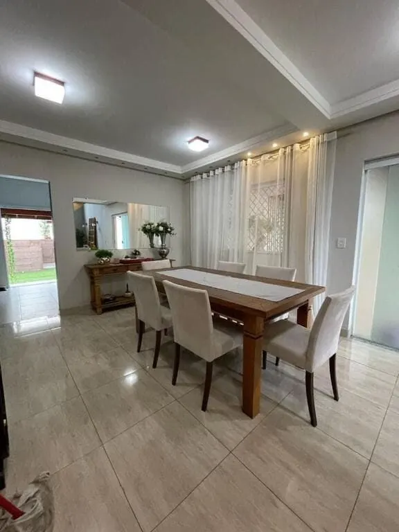 Foto 3 de Casa de 3 suítes com área gourmet e piscina, Centro