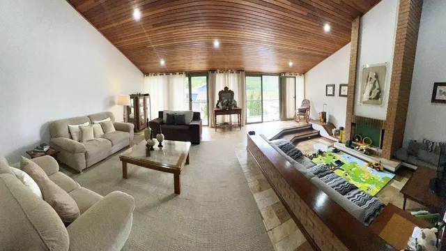 Foto 1 de Casa de 3 suítes com piscina, lareira, escritório e 6 vagas, Pinheirinho