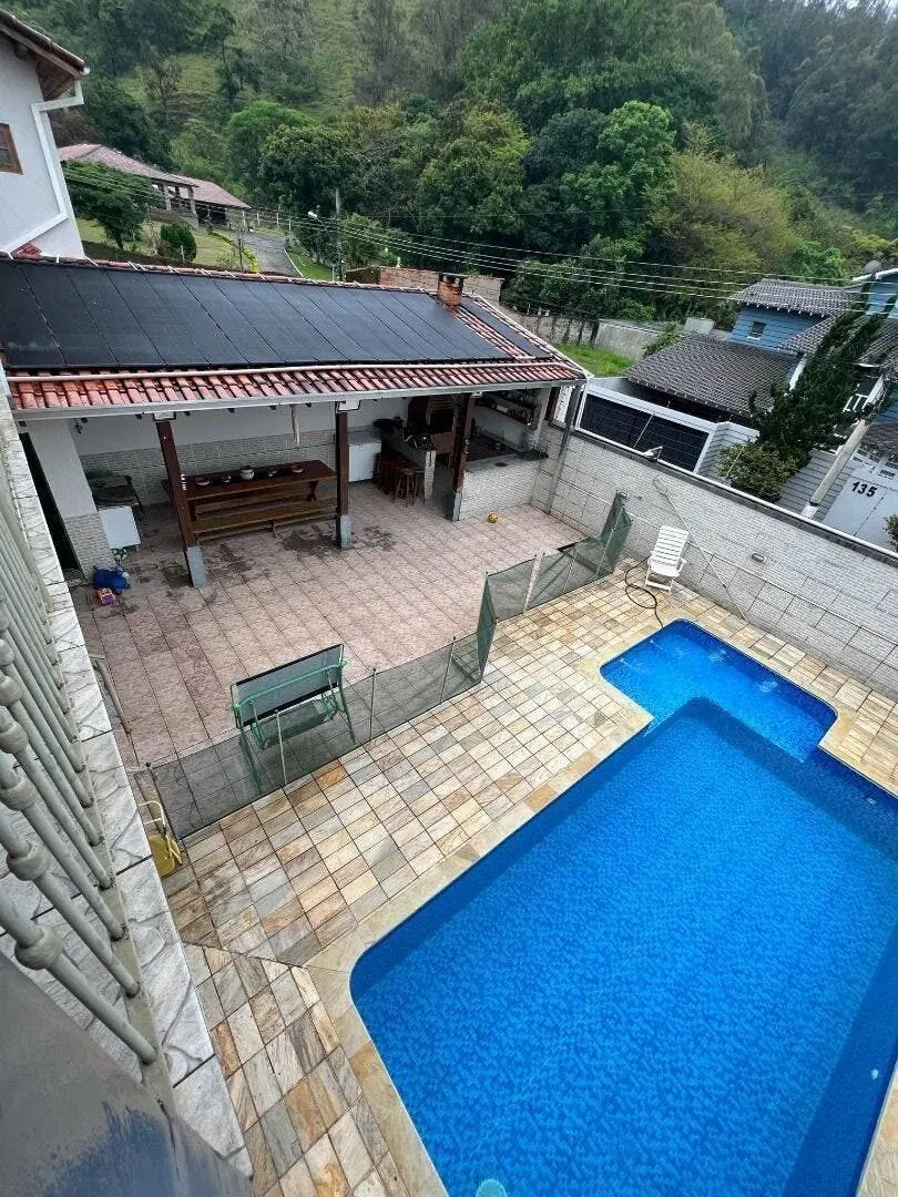 Foto 8 de Casa de 3 suítes com piscina, lareira, escritório e 6 vagas, Pinheirinho