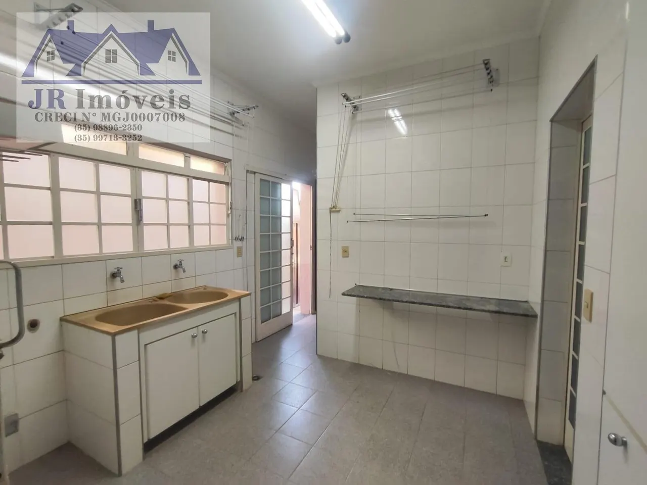 Foto 3 de Casa de 3 suítes com piscina, área gourmet e escritório, Pinheirinho