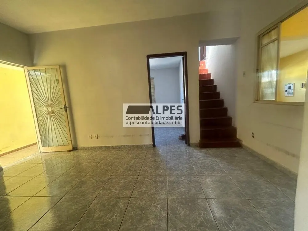 Foto 2 de Sobrado de 4 quartos com amplo quintal, Avenida
