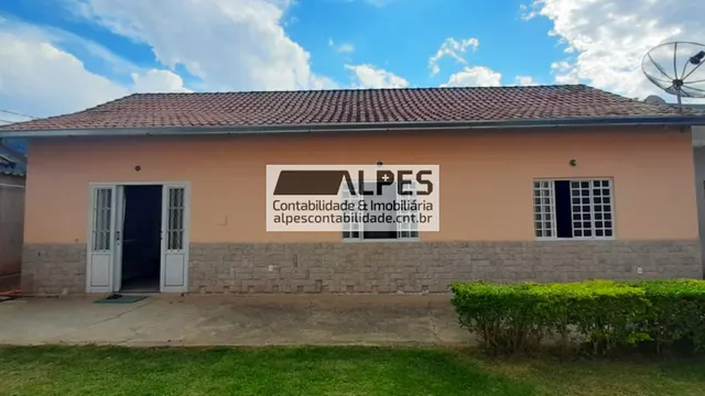 Foto 1 de Casa térrea de 4 quartos (1 suíte) com edícula e quintal gramado, Cantagalo