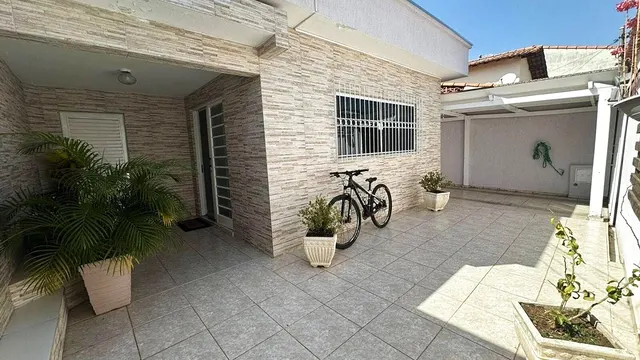 Foto 1 de Casa de 4 quartos (1 suíte) com móveis planejados e 3 vagas, Avenida
