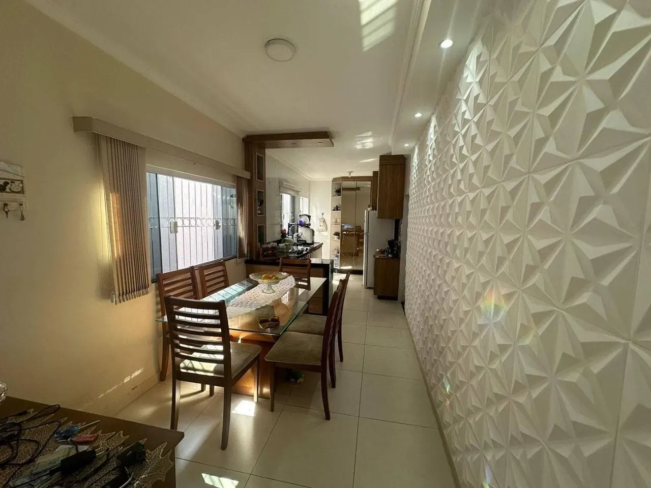 Foto 2 de Casa de 4 quartos (1 suíte) com móveis planejados e 3 vagas, Avenida