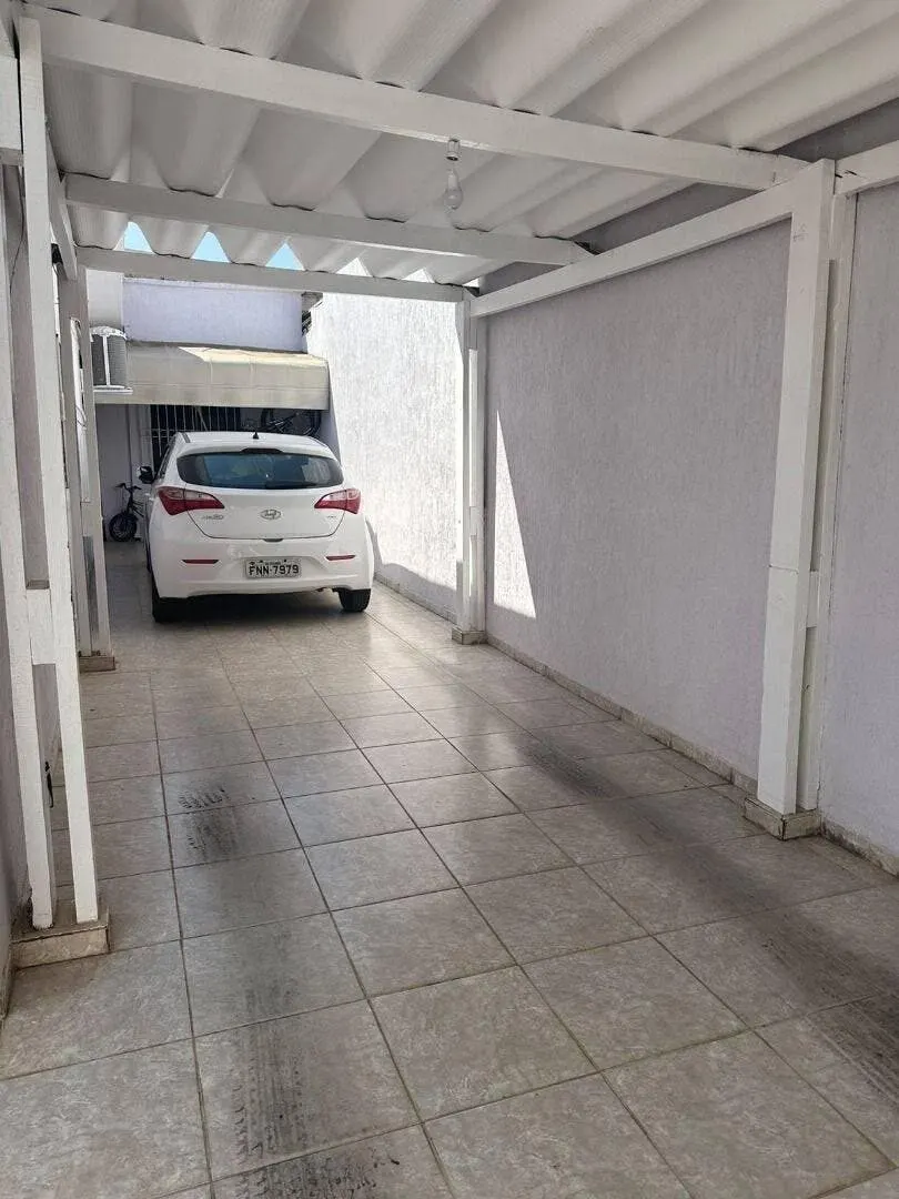 Foto 8 de Casa de 4 quartos (1 suíte) com móveis planejados e 3 vagas, Avenida