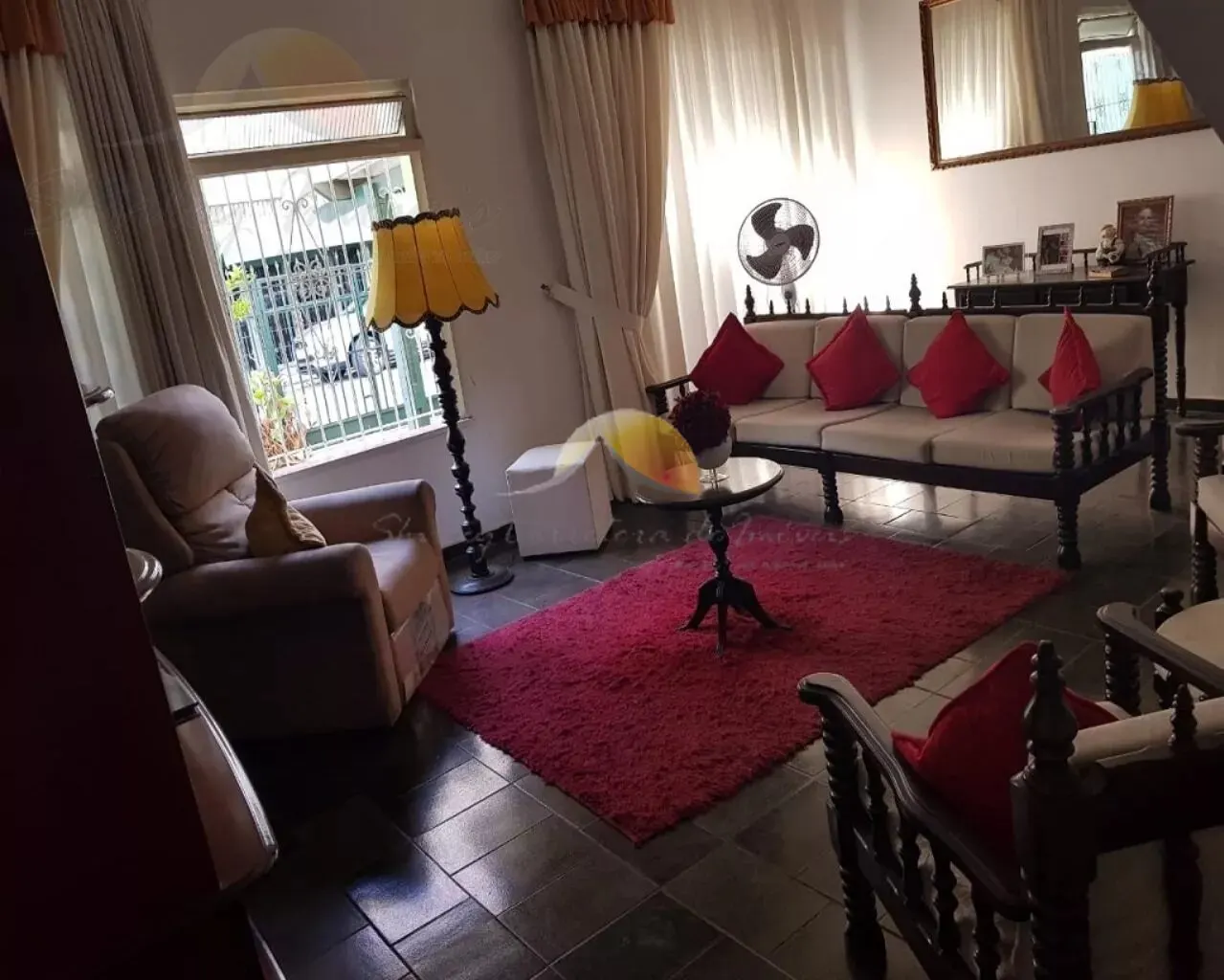 Foto 2 de Casa de 4 quartos (1 suíte) com quintal, em ponto comercial, Centro