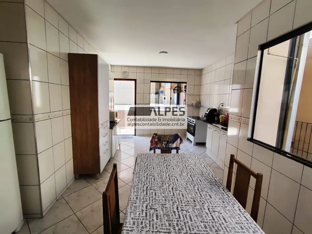 Foto 4 de Casa de 4 quartos (1 suíte) com terraço e churrasqueira, Medicina