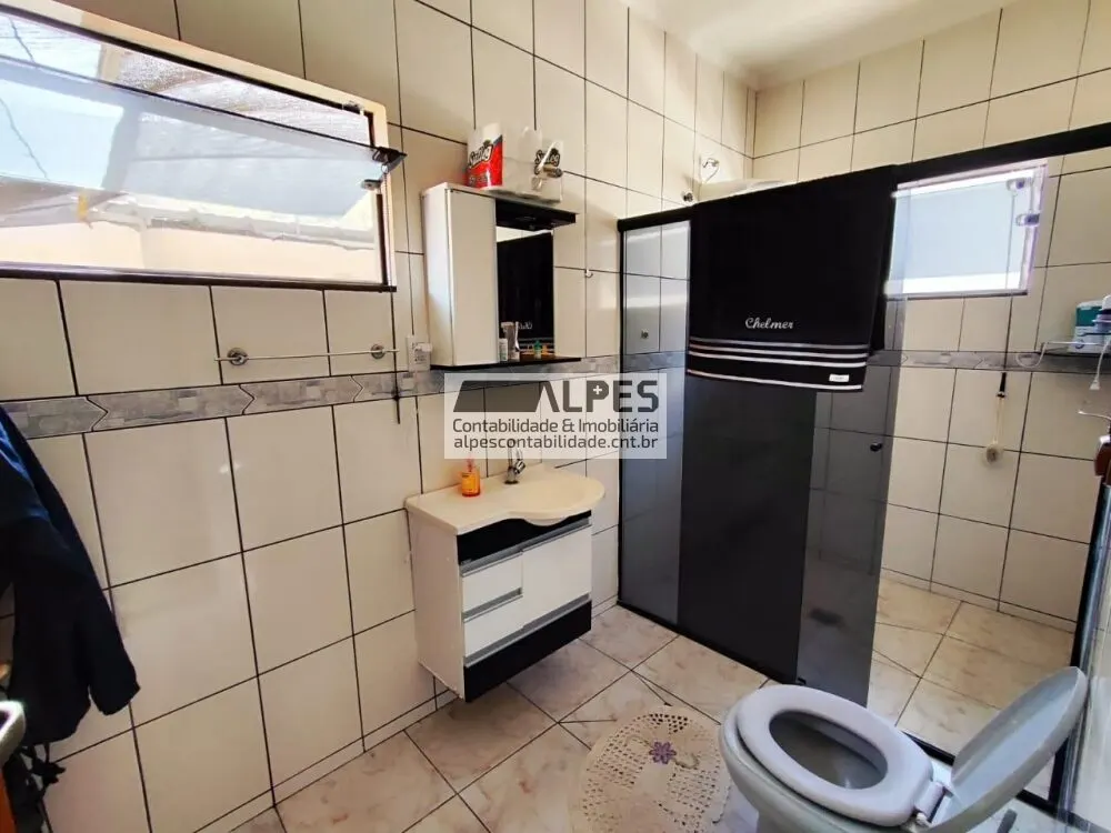 Foto 7 de Casa de 4 quartos (1 suíte) com terraço e churrasqueira, Medicina