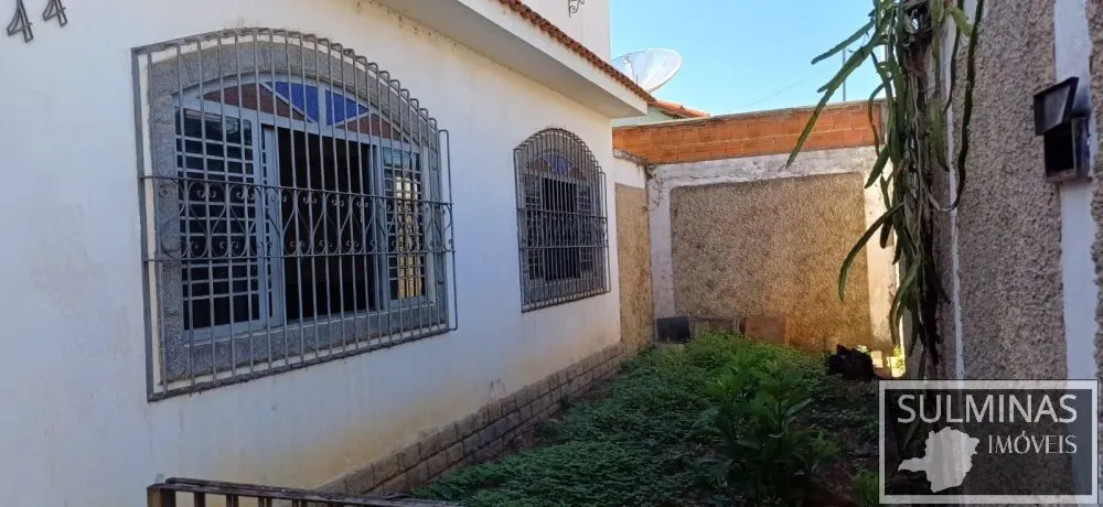 Foto 3 de Casa de esquina de 4 quartos com edícula, Boa Vista