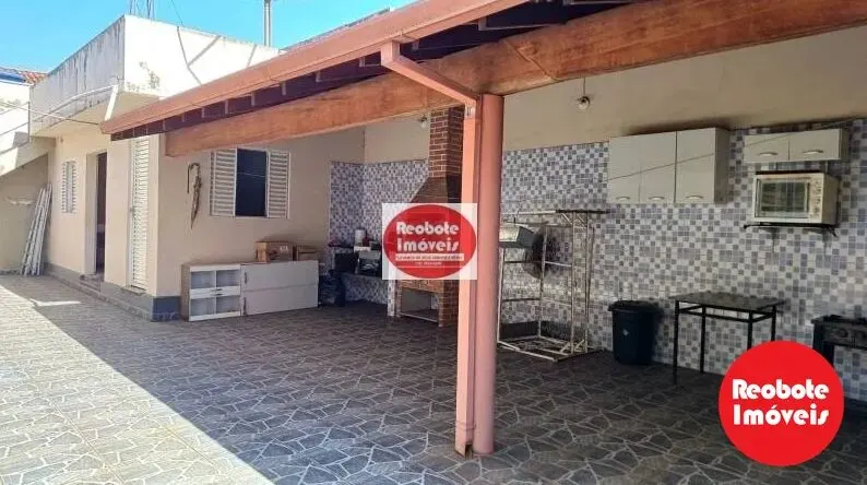 Foto 2 de Casa térrea de 4 quartos (1 suíte) com edícula e 3 vagas, Avenida