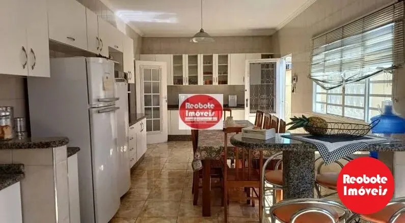 Foto 3 de Casa térrea de 4 quartos (1 suíte) com edícula e 3 vagas, Avenida