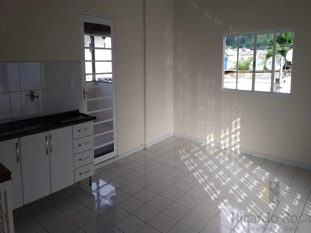 Foto 4 de Casa de 4 quartos (1 suíte) com área de churrasco no piso superior, Medicina