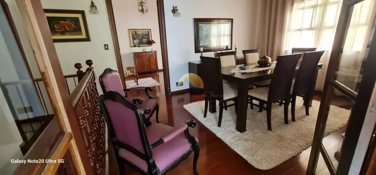 Foto 2 de Casa de 4 quartos (1 suíte) com garagem para 3 carros, Centro