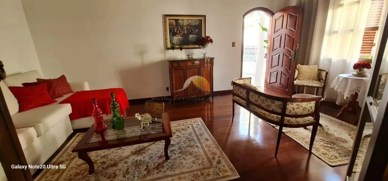 Foto 3 de Casa de 4 quartos (1 suíte) com garagem para 3 carros, Centro