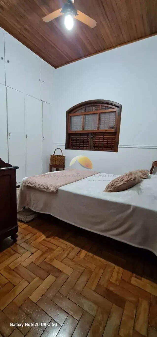Foto 6 de Casa de 4 quartos (1 suíte) com garagem para 3 carros, Centro