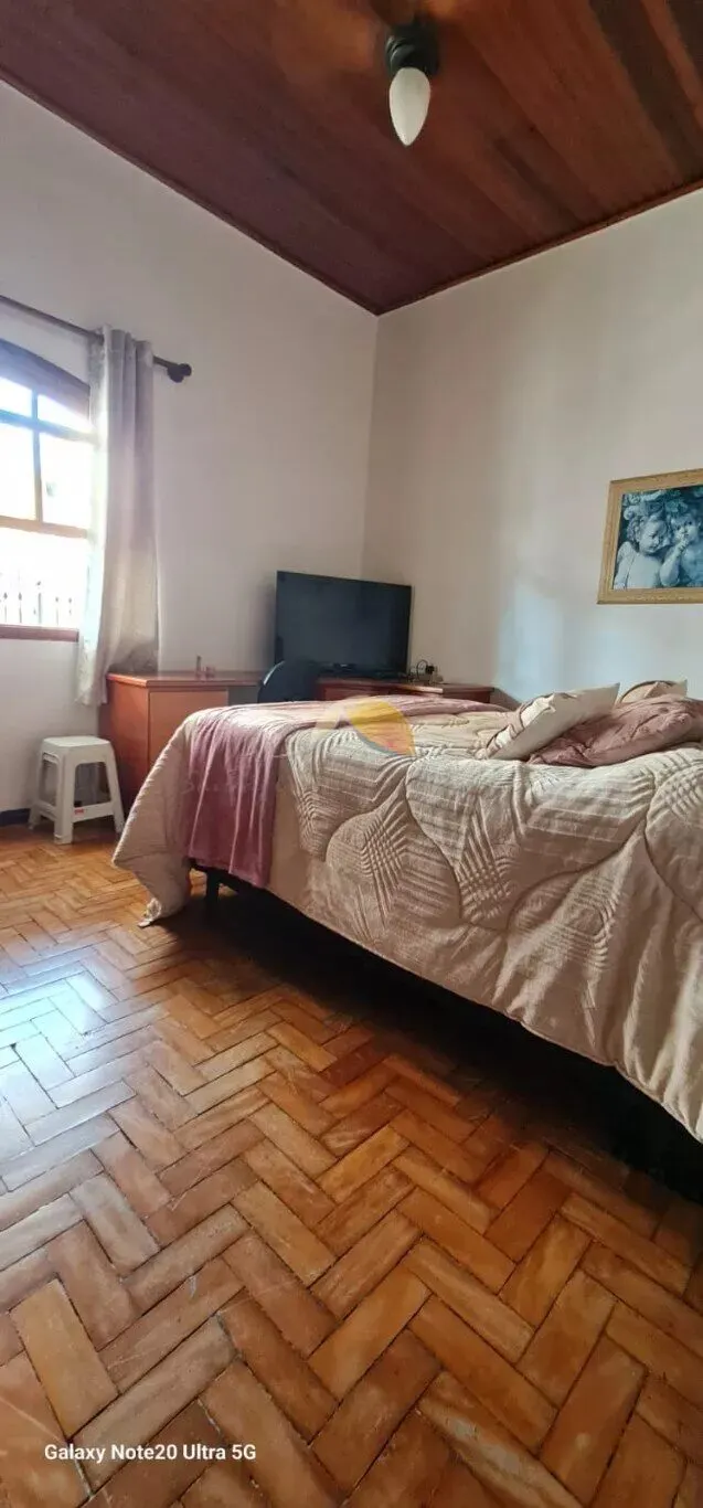 Foto 7 de Casa de 4 quartos (1 suíte) com garagem para 3 carros, Centro