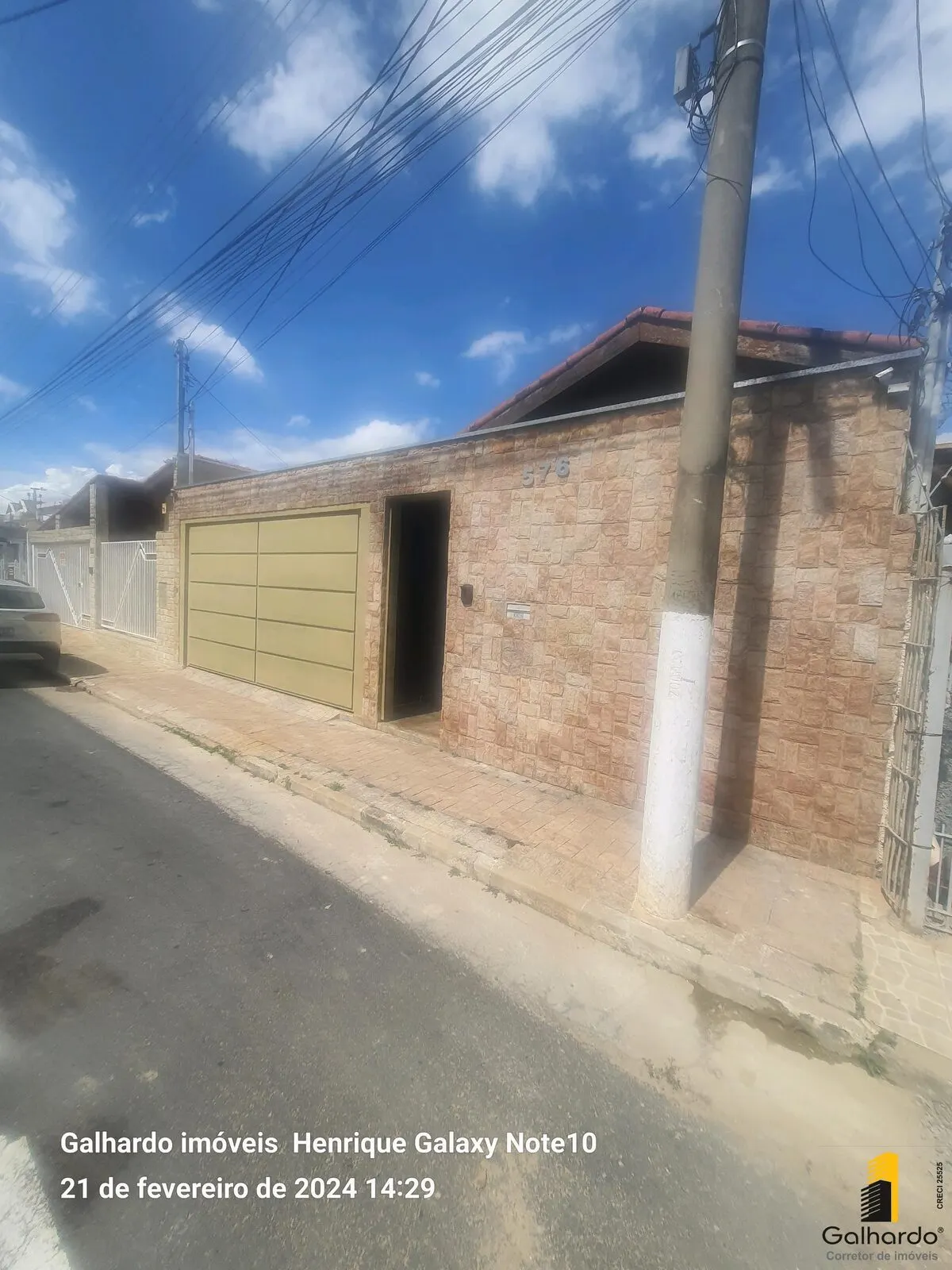 Foto 2 de Casa de 4 quartos (3 suítes) com garagem para 2 carros, Centro