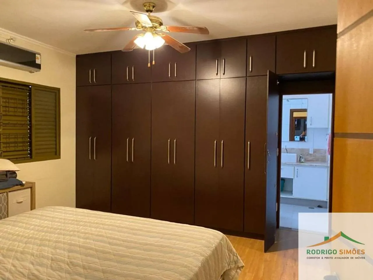 Foto 5 de Casa de 4 quartos (3 suítes) com piscina, adega e escritório, Centro