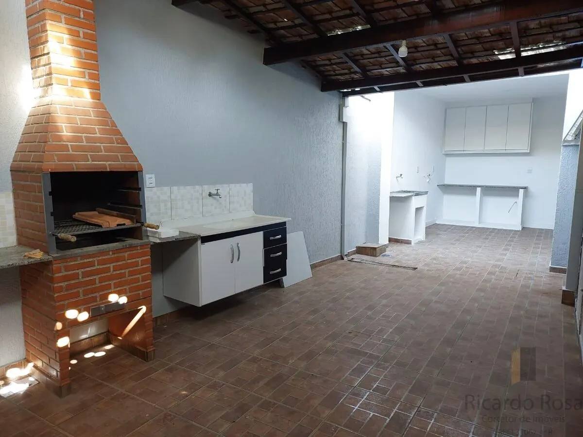 Foto 5 de Casa de 4 quartos (2 suítes) com 3 salas e área de churrasco, Medicina