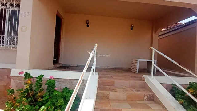 Foto 1 de Casa de 4 quartos (1 suíte) com área gourmet e garagem para até 10 carros, Varginha