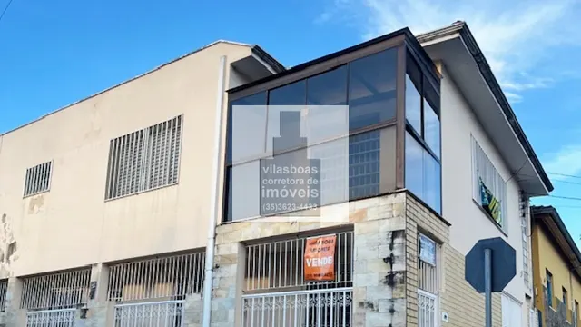 Foto 1 de Sobrado de 4 quartos (1 suíte) com 4 banheiros e garagem, Centro