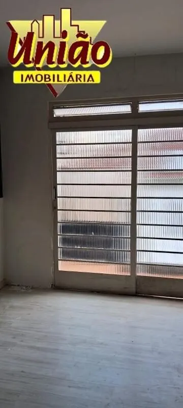 Foto 2 de Casa de 4 quartos com suíte com banheira, closet e sacada, Varginha