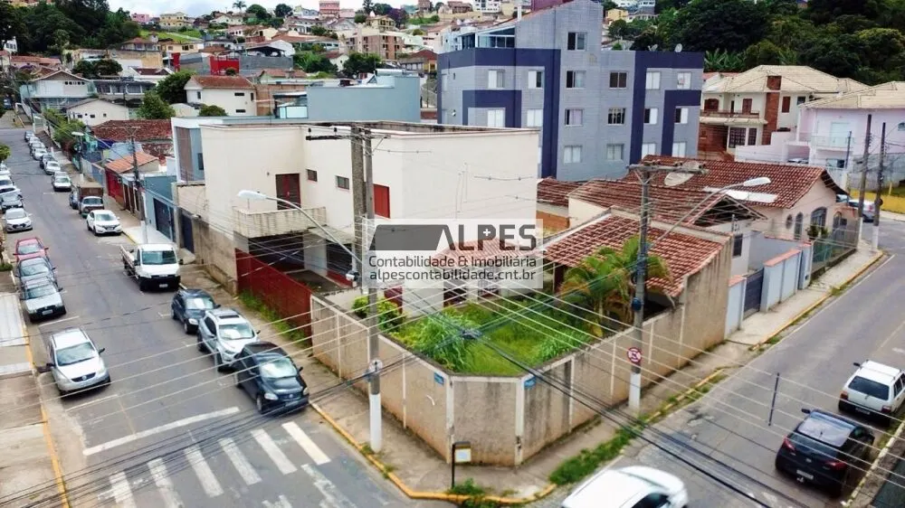 Foto 2 de Casa de esquina com 4 quartos, edícula e 4 vagas cobertas, Varginha