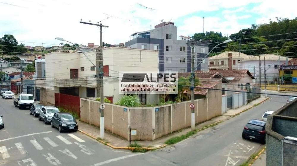 Foto 3 de Casa de esquina com 4 quartos, edícula e 4 vagas cobertas, Varginha