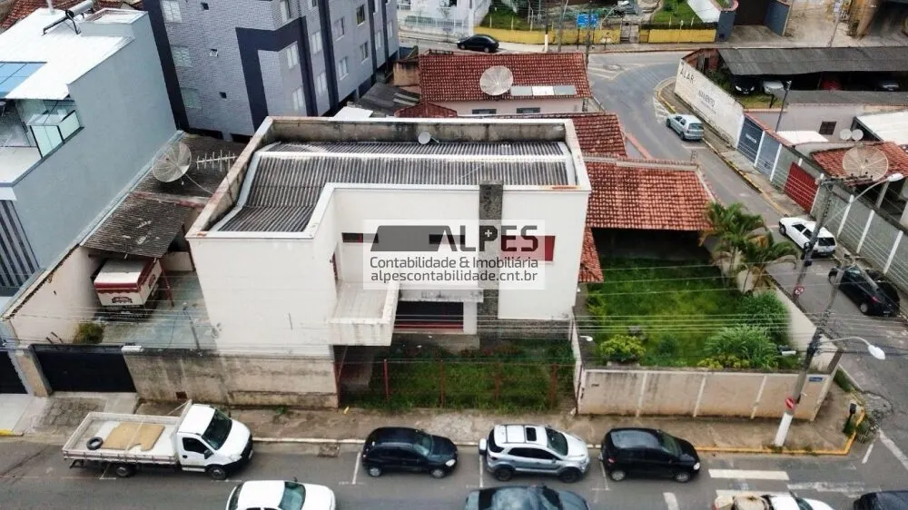 Foto 4 de Casa de esquina com 4 quartos, edícula e 4 vagas cobertas, Varginha