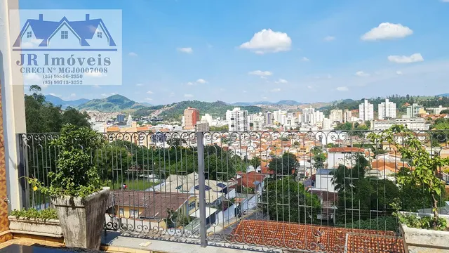Casa de 4 quartos (1 suíte com closet) com área gourmet e vista da cidade, Oriente