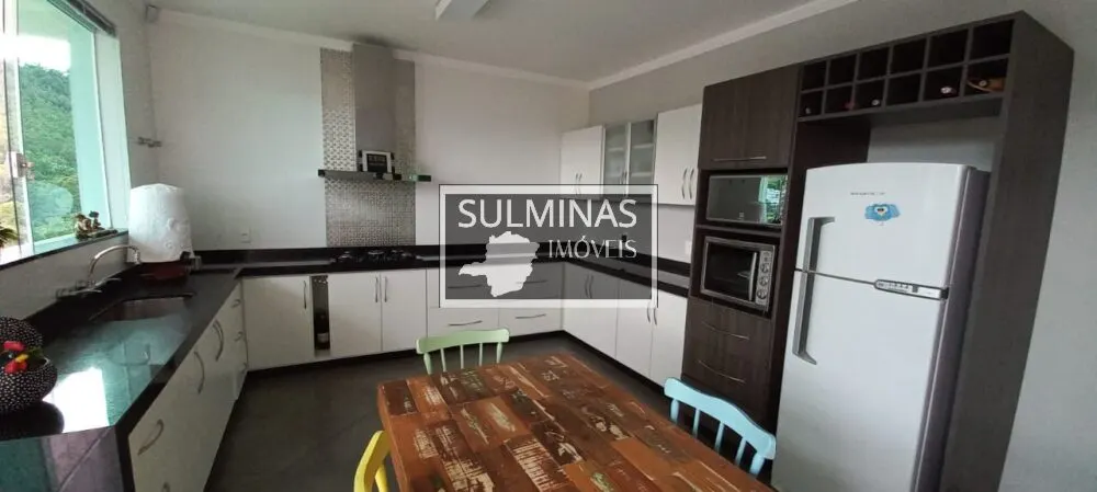 Foto 5 de Casa alto padrão de 4 quartos (3 suítes) em três pavimentos com área gourmet, Pinheirinho