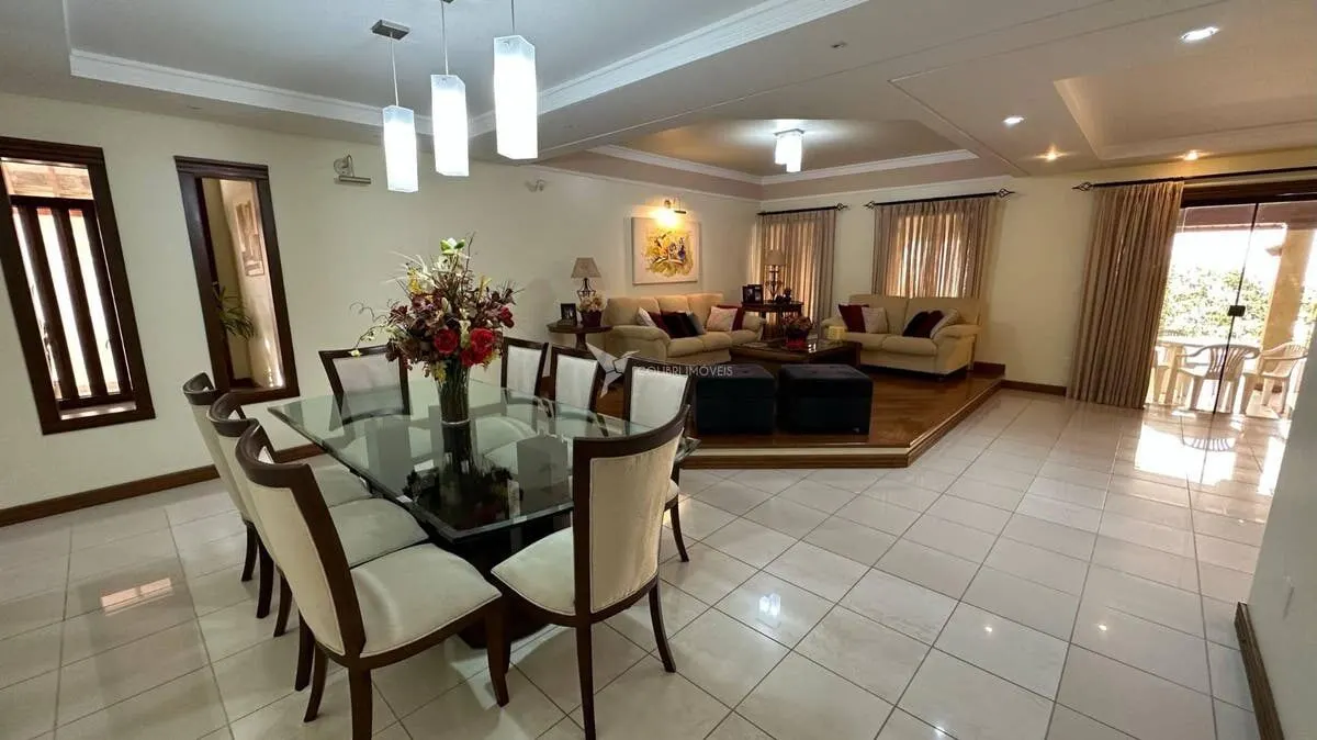 Foto 4 de Casa de 4 quartos (3 suítes) com área gourmet e garagem para 8 carros, Morro Chic
