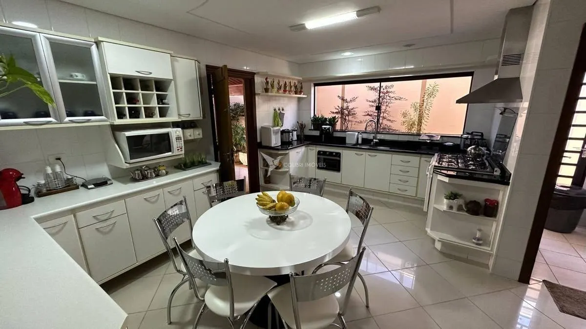 Foto 5 de Casa de 4 quartos (3 suítes) com área gourmet e garagem para 8 carros, Morro Chic