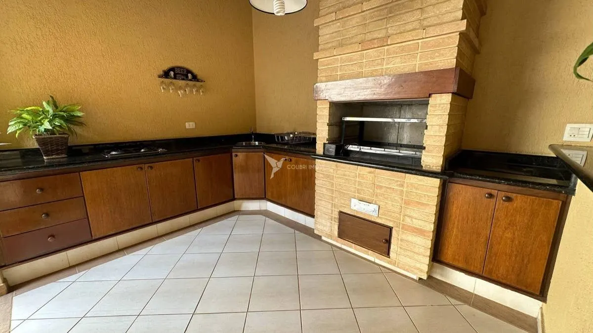 Foto 6 de Casa de 4 quartos (3 suítes) com área gourmet e garagem para 8 carros, Morro Chic