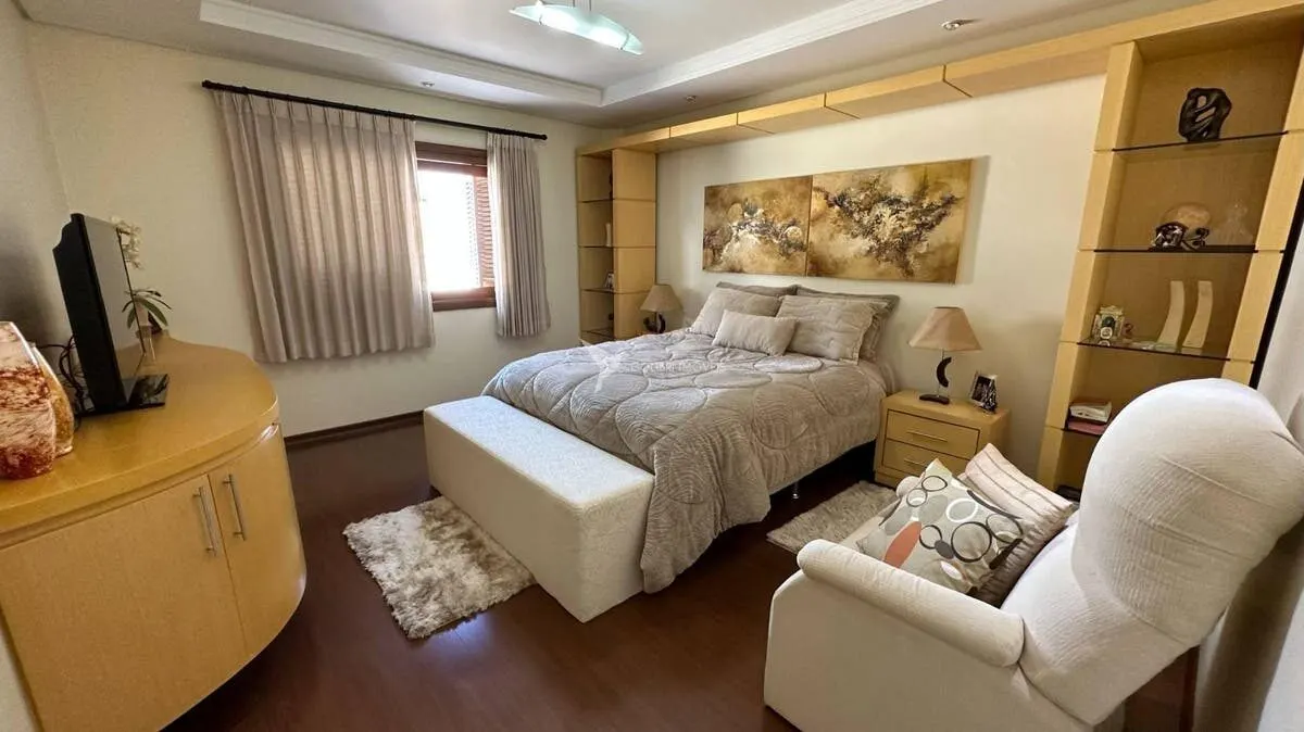 Foto 7 de Casa de 4 quartos (3 suítes) com área gourmet e garagem para 8 carros, Morro Chic