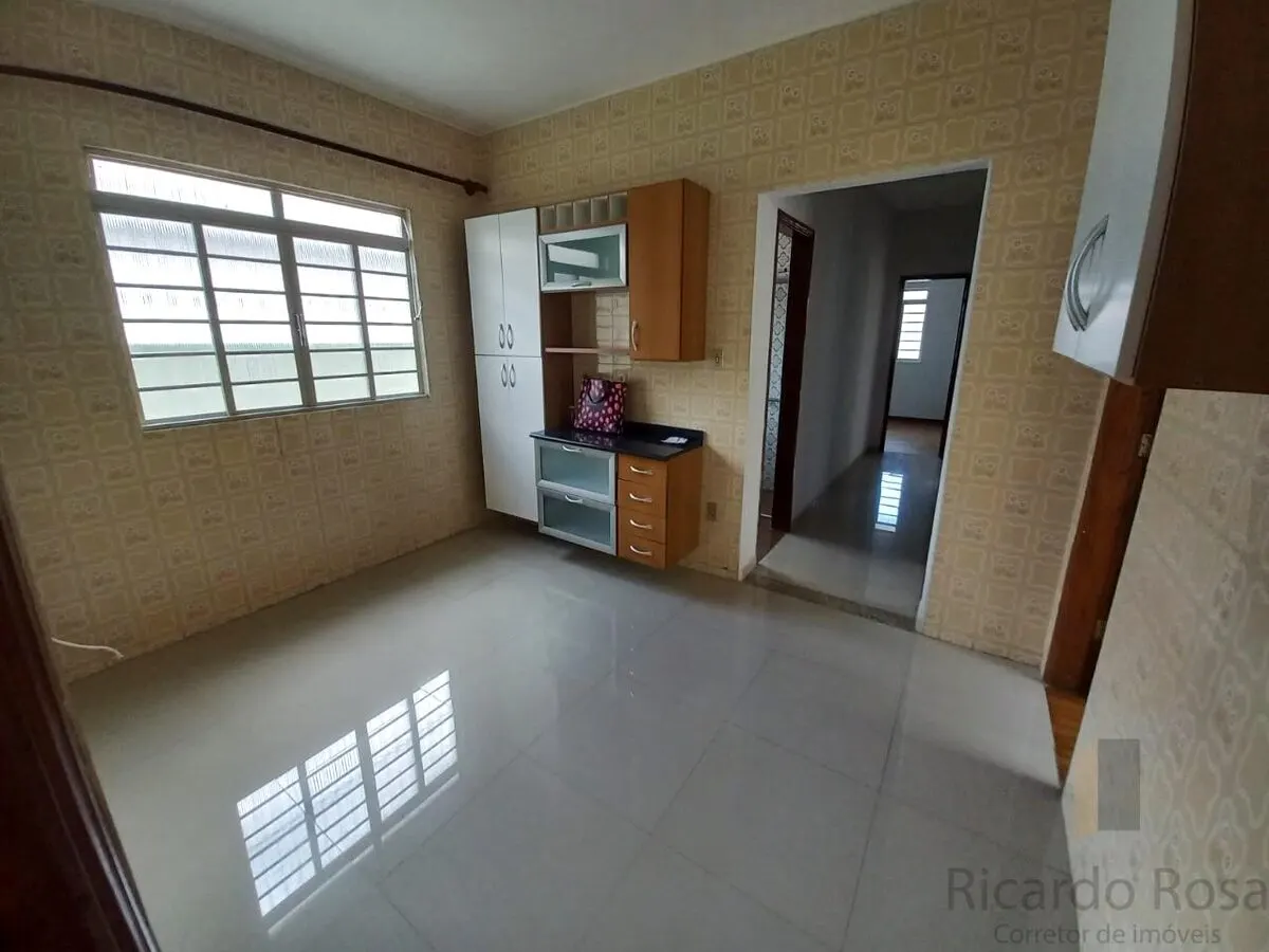 Foto 4 de Casa de 4 quartos (1 suíte) com quintal amplo e 6 vagas, Morro Chic