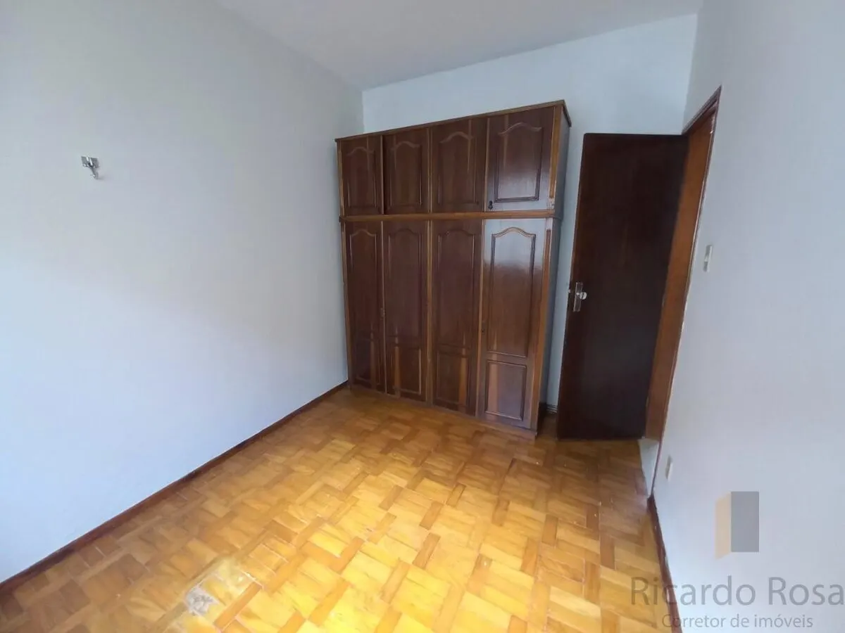 Foto 5 de Casa de 4 quartos (1 suíte) com quintal amplo e 6 vagas, Morro Chic