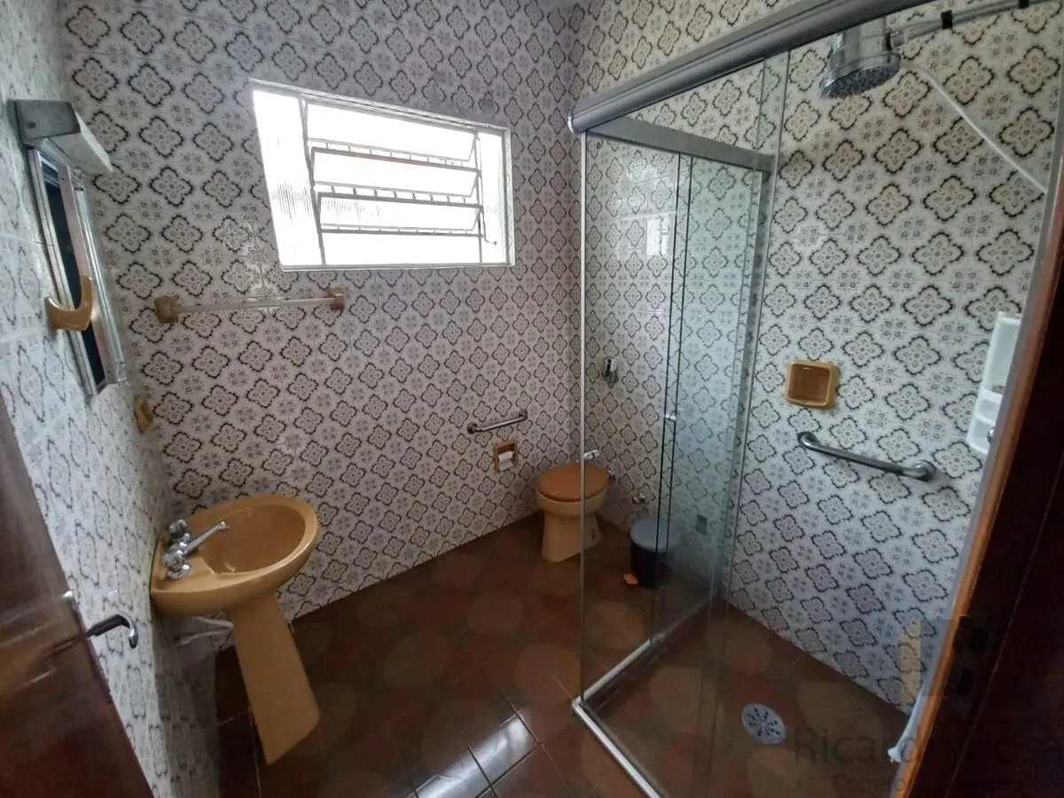Foto 8 de Casa de 4 quartos (1 suíte) com quintal amplo e 6 vagas, Morro Chic
