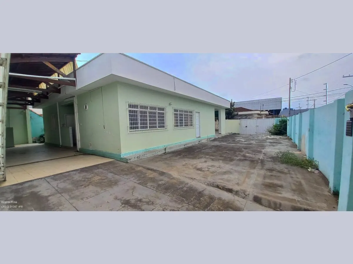 Foto 2 de Casa de 4 quartos (1 suíte) com edícula e garagem para 6 carros, Medicina